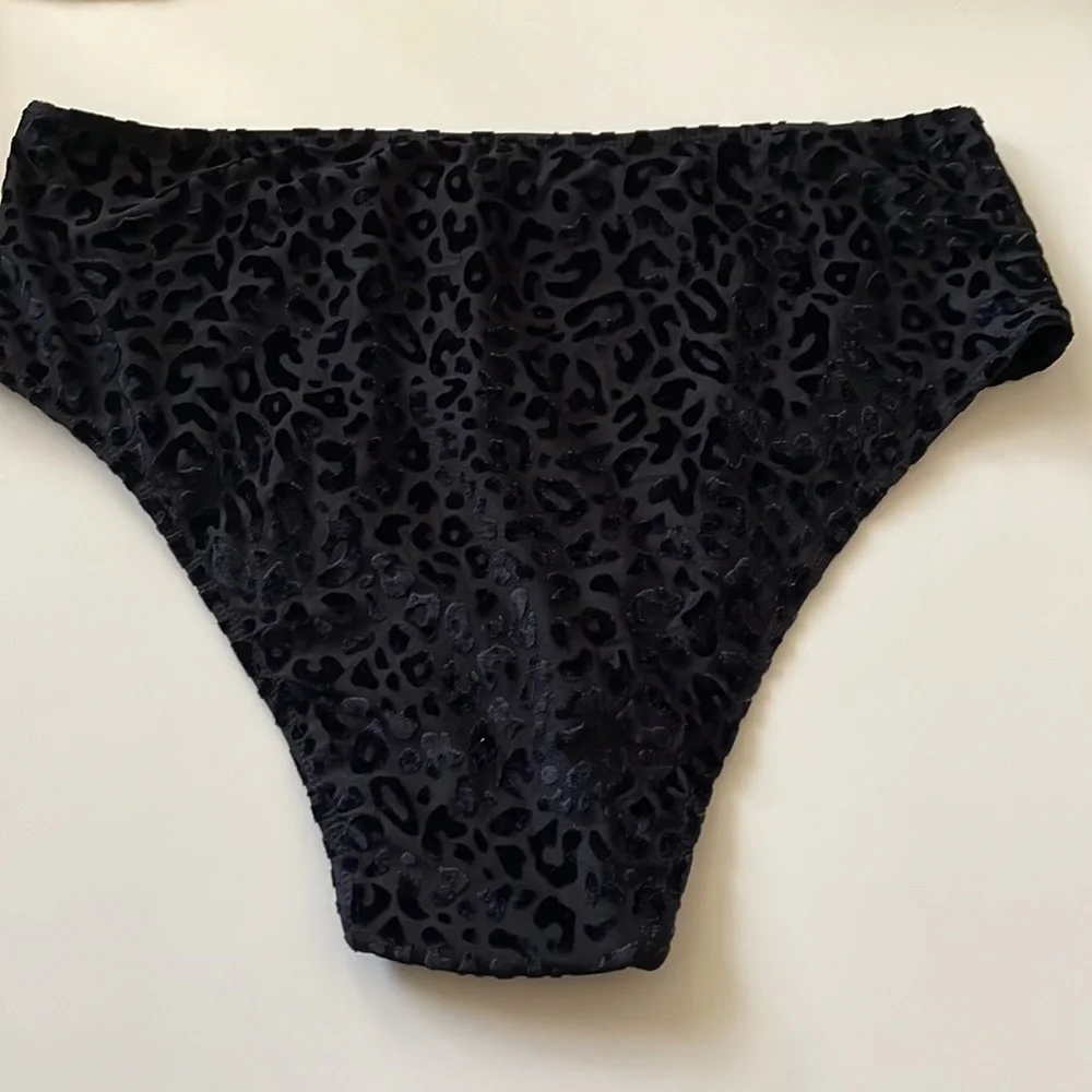 NWOT black bottoms‎